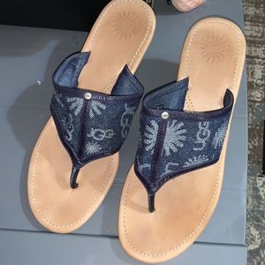 Women’s UGG wedge size 9/12 !